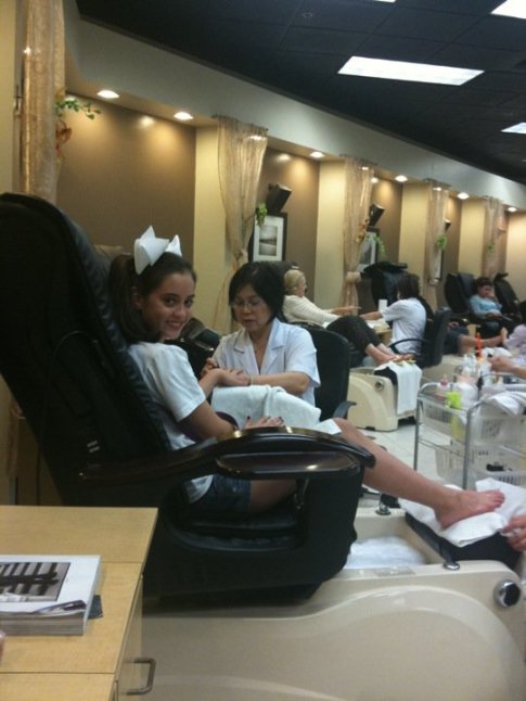 61720_450935374696_2427752_n